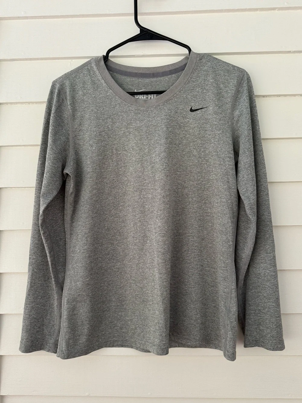 Nike Dri-FIT Gray Long Sleeve Athletic Shirt Women’s Medium Workout Top
